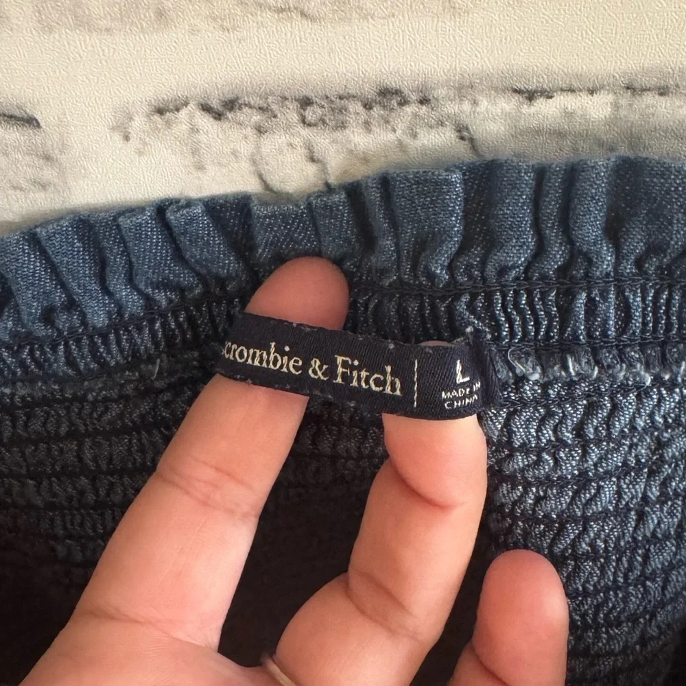 Abercrombie & Fitch Jean colored smocked crop top Size Large - Picture 4 of 5